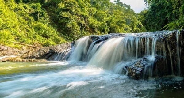 white-water-983997_1280-750x400-1.jpg